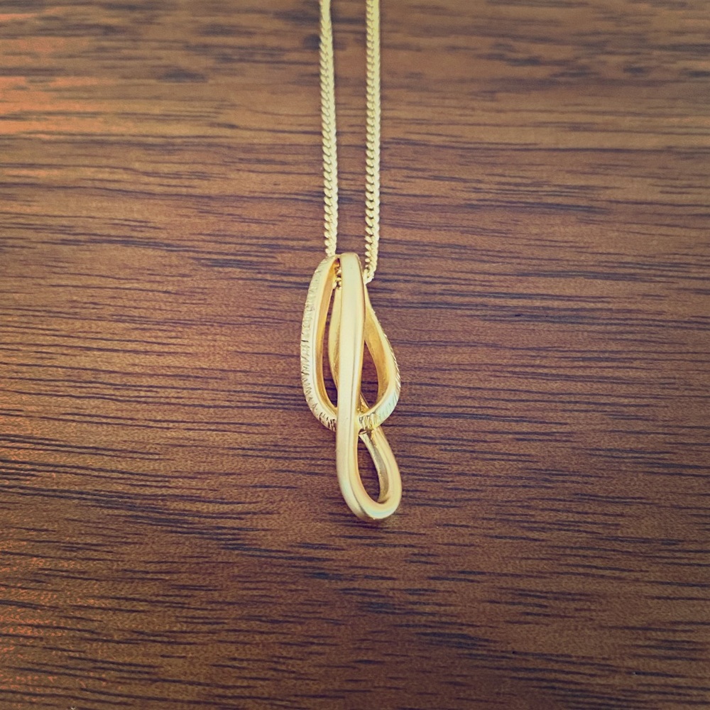 Knot pendant necklace